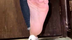 Amateur Foot Fetish Girlfriend Sucks and gives a Footjob