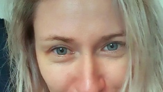 amateur blonde solo webcam
