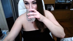 Amateur Brunette Hottie Solo