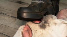 Amateur Foot Fetish Girlfriend Sucks and gives a Footjob