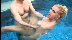 7 Orgasms in the Pool with My Amateur Kissing Cuckold
