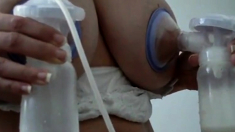 Lactamanija - Milf Milking In The Webcam